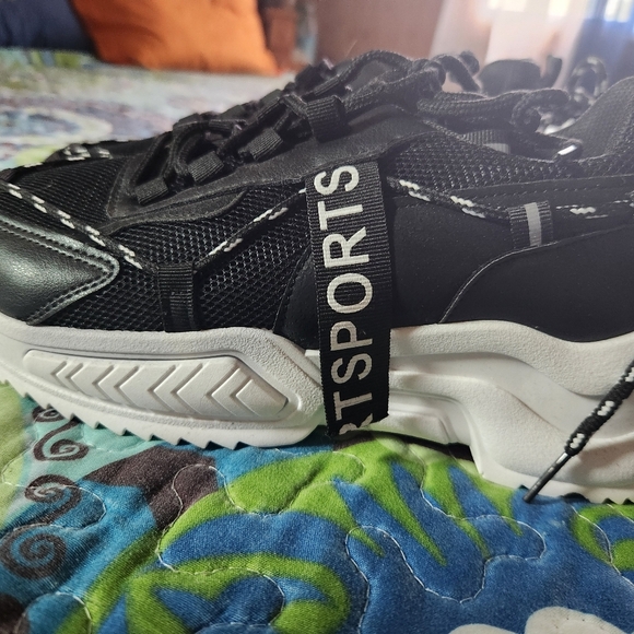 Nwot womens sneakers - Picture 6 of 6